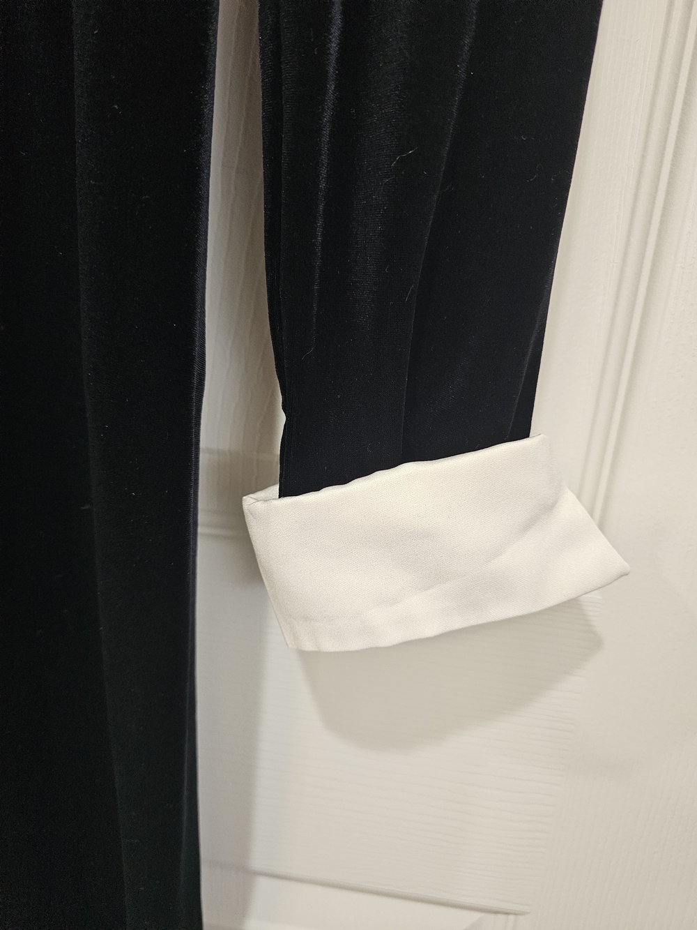 Amanda Smith Black Velvet Long-Sleeve Dress with White Collar - Picture 5 of 12